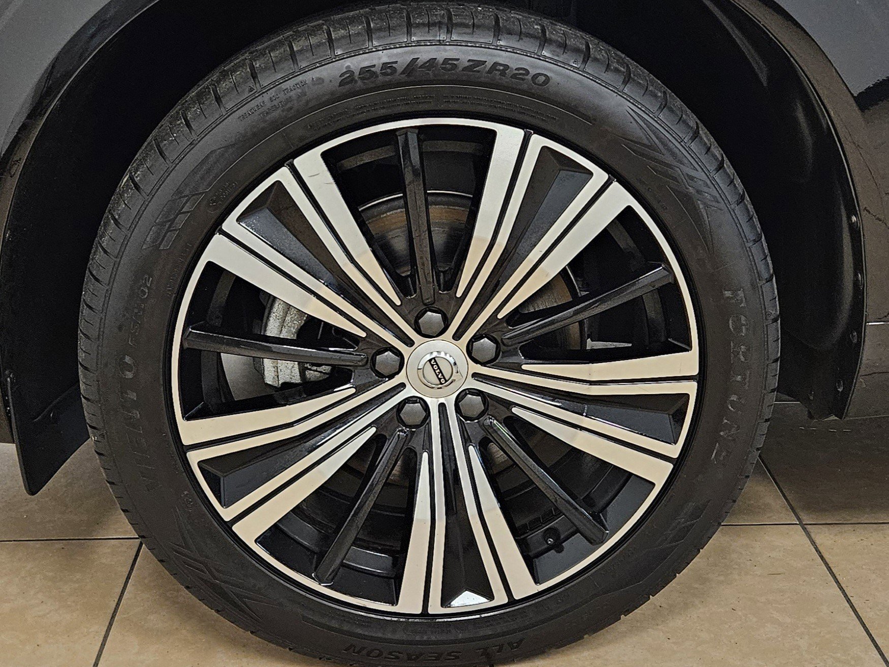 Used 2022 Volvo XC60 B5 Inscription w/ Advanced Package image 40