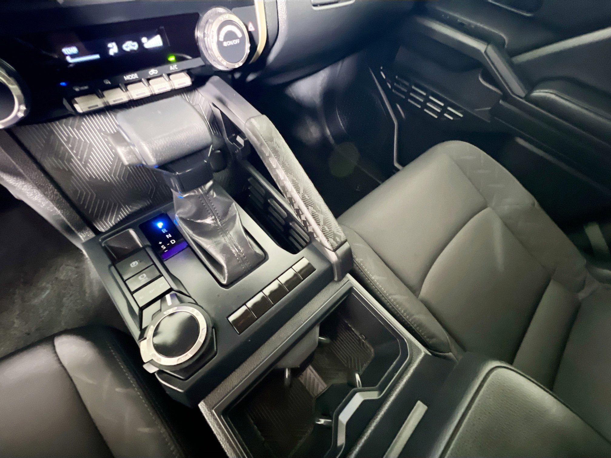 Used 2024 Toyota Tacoma SR w/ Towing Package AWD/4WD image 18