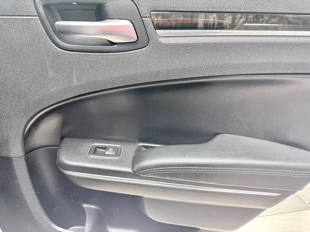 Used 2016 Chrysler 300 C image 18