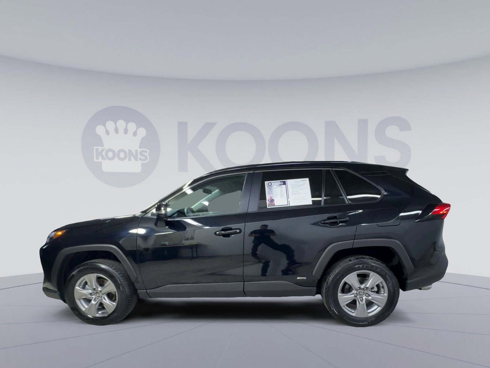 Used 2025 Toyota RAV4 XLE AWD/4WD image 7