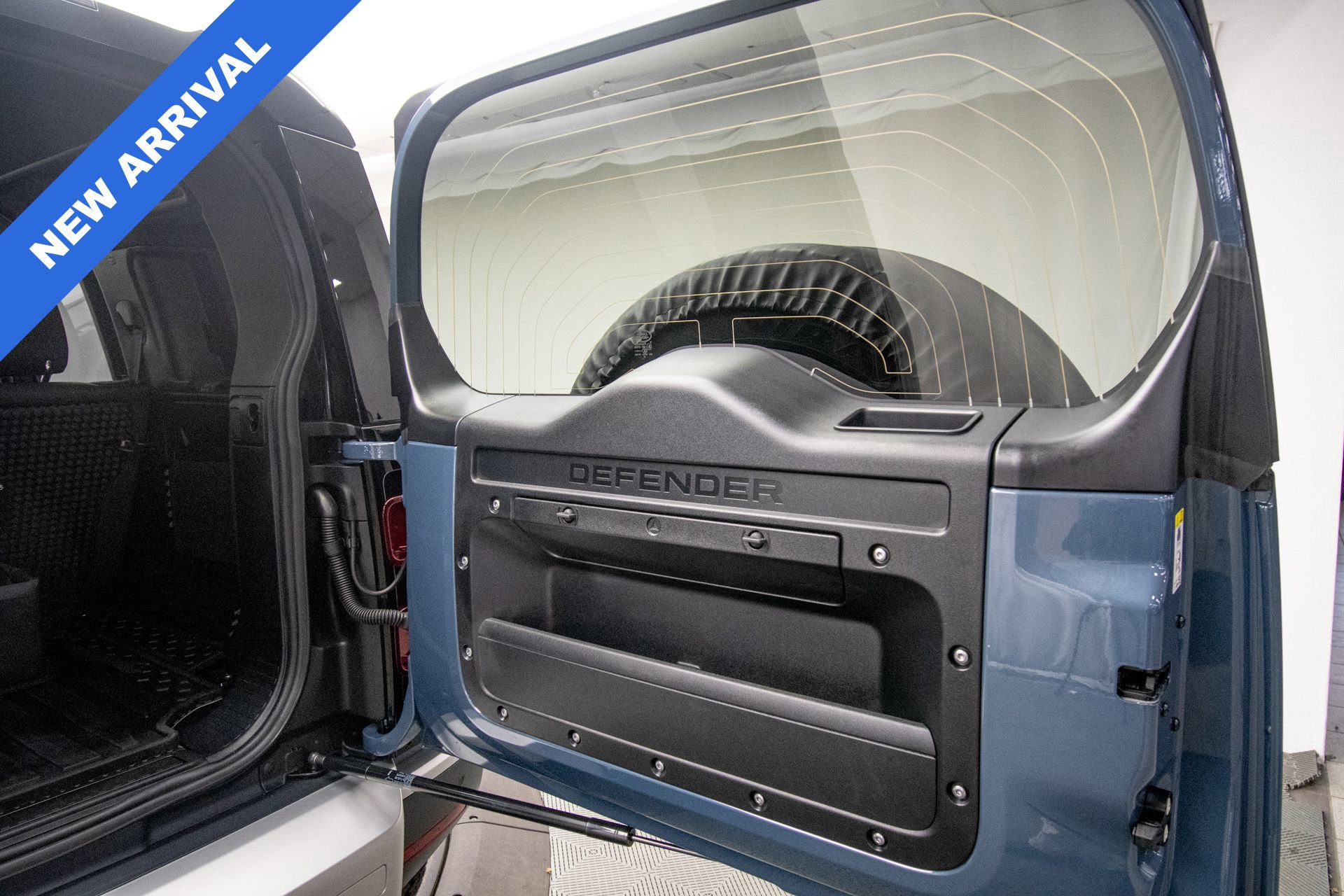 Used 2024 Land Rover Defender 110 S image 34