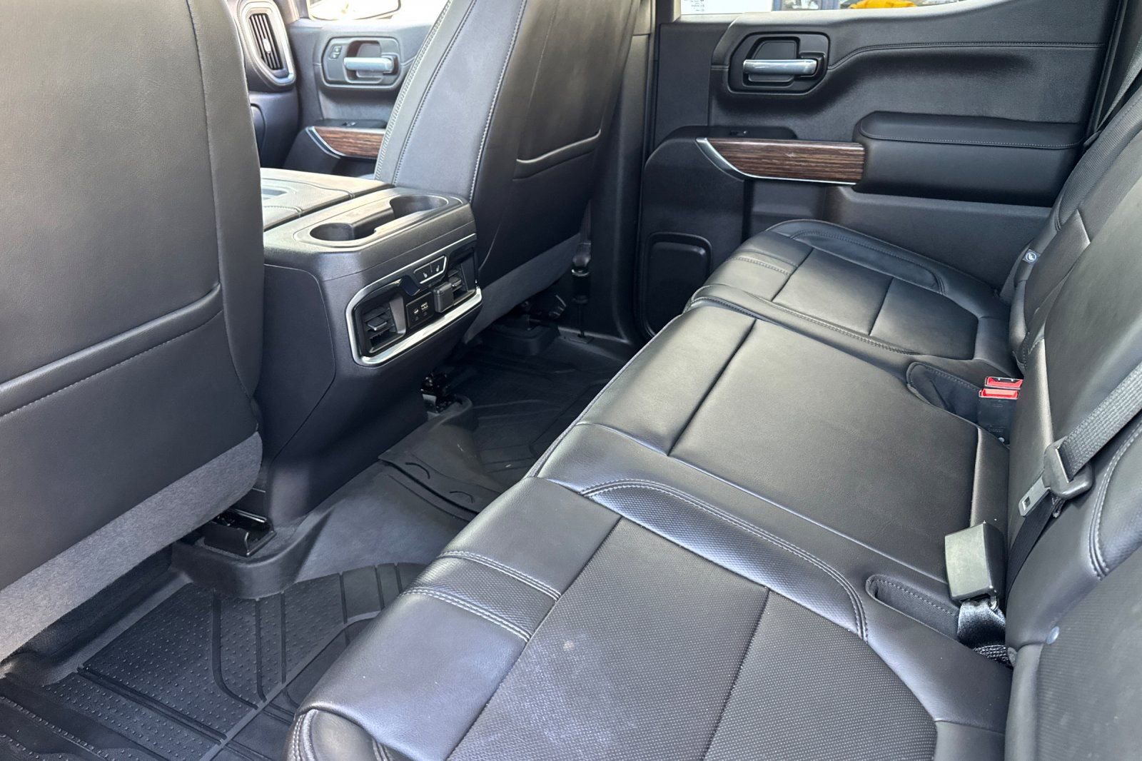 Used 2020 Chevrolet Silverado 1500 High Country w/ Technology Package image 13