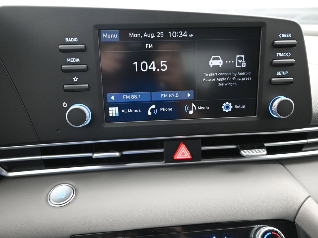 Used 2025 Hyundai Elantra Sport image 13