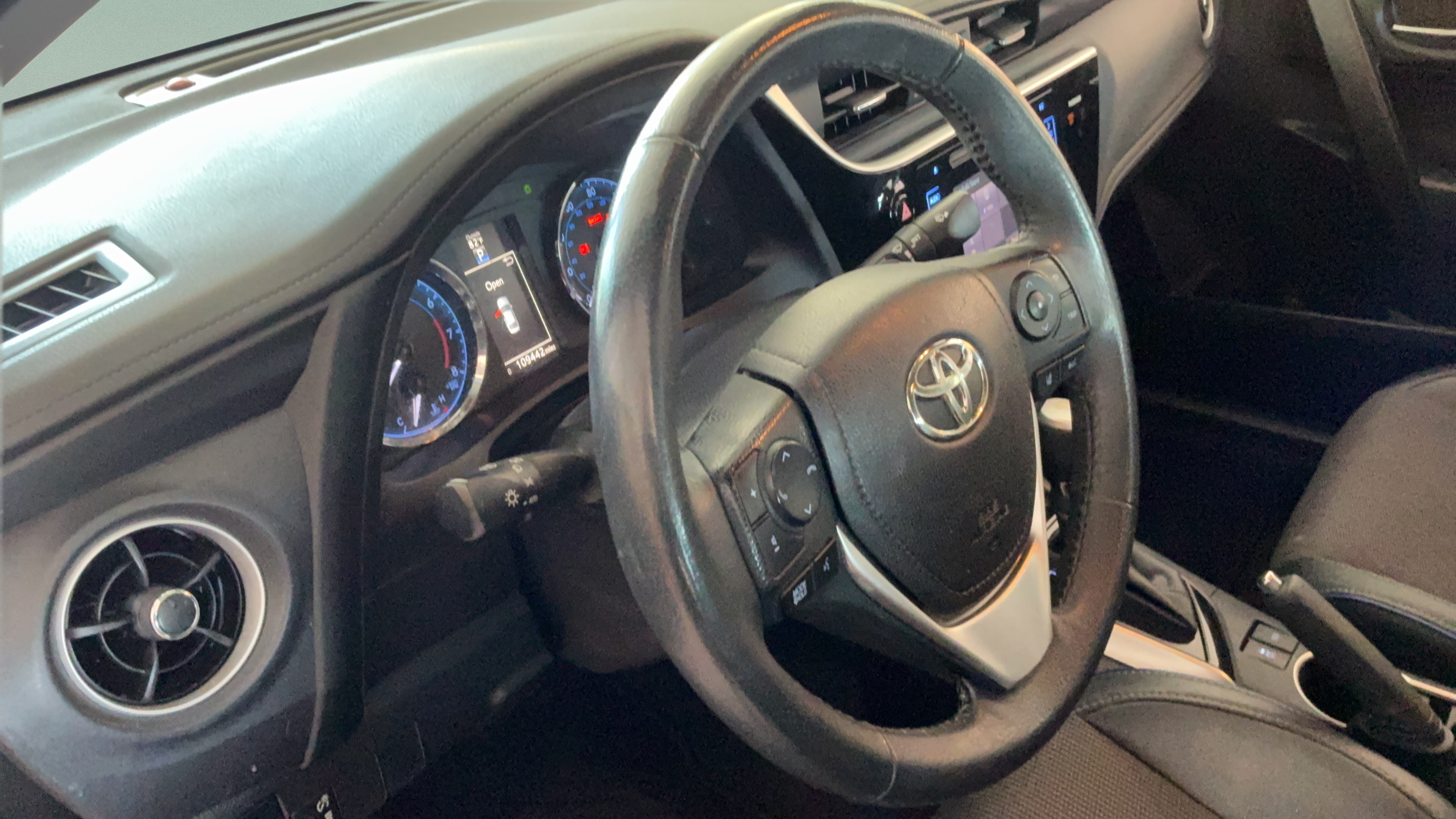 Used 2017 Toyota Corolla SE FWD image 22