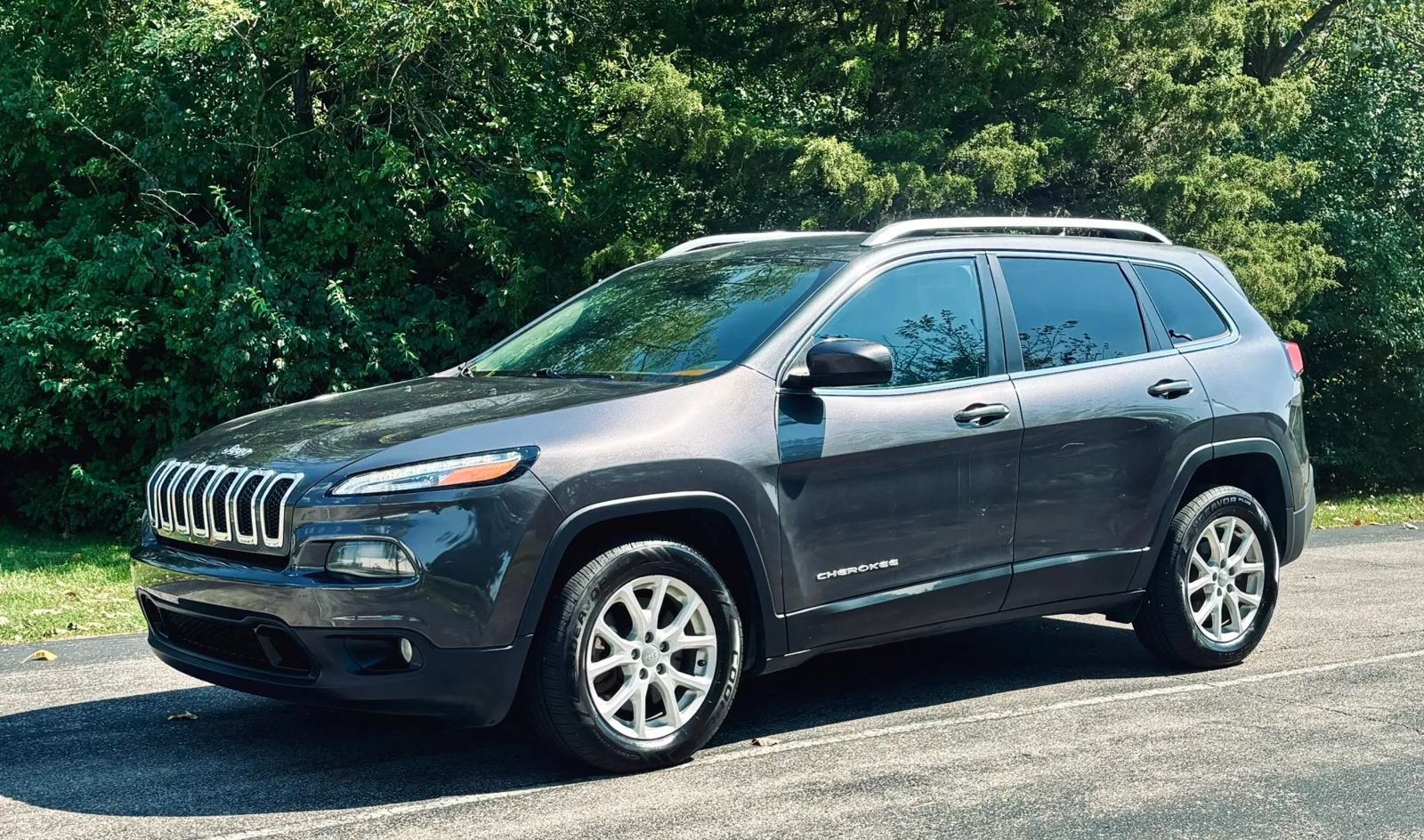 Used 2016 Jeep Cherokee Latitude w/ Cold Weather Group FWD image 6