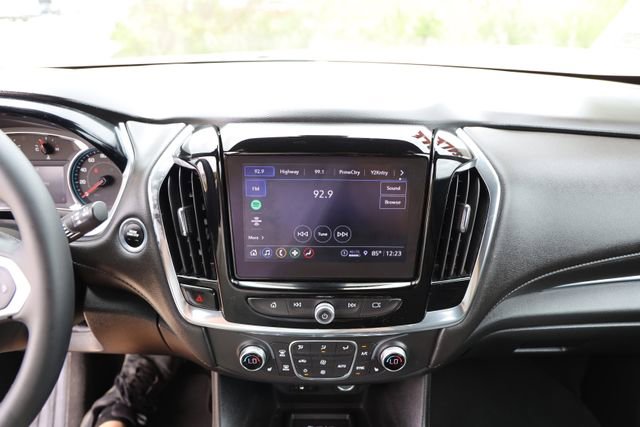 Used 2023 Chevrolet Traverse LT FWD image 18