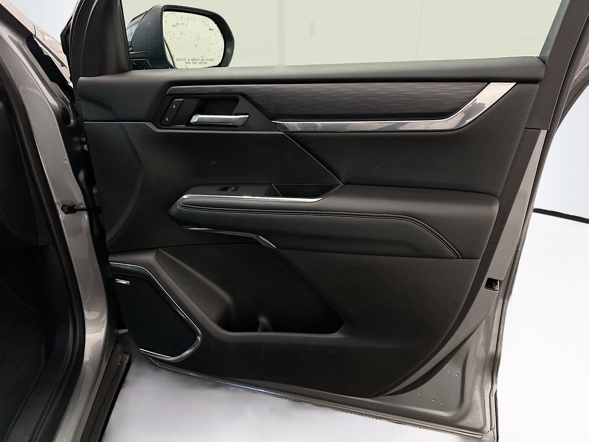 Used 2025 GMC Acadia Elevation image 35