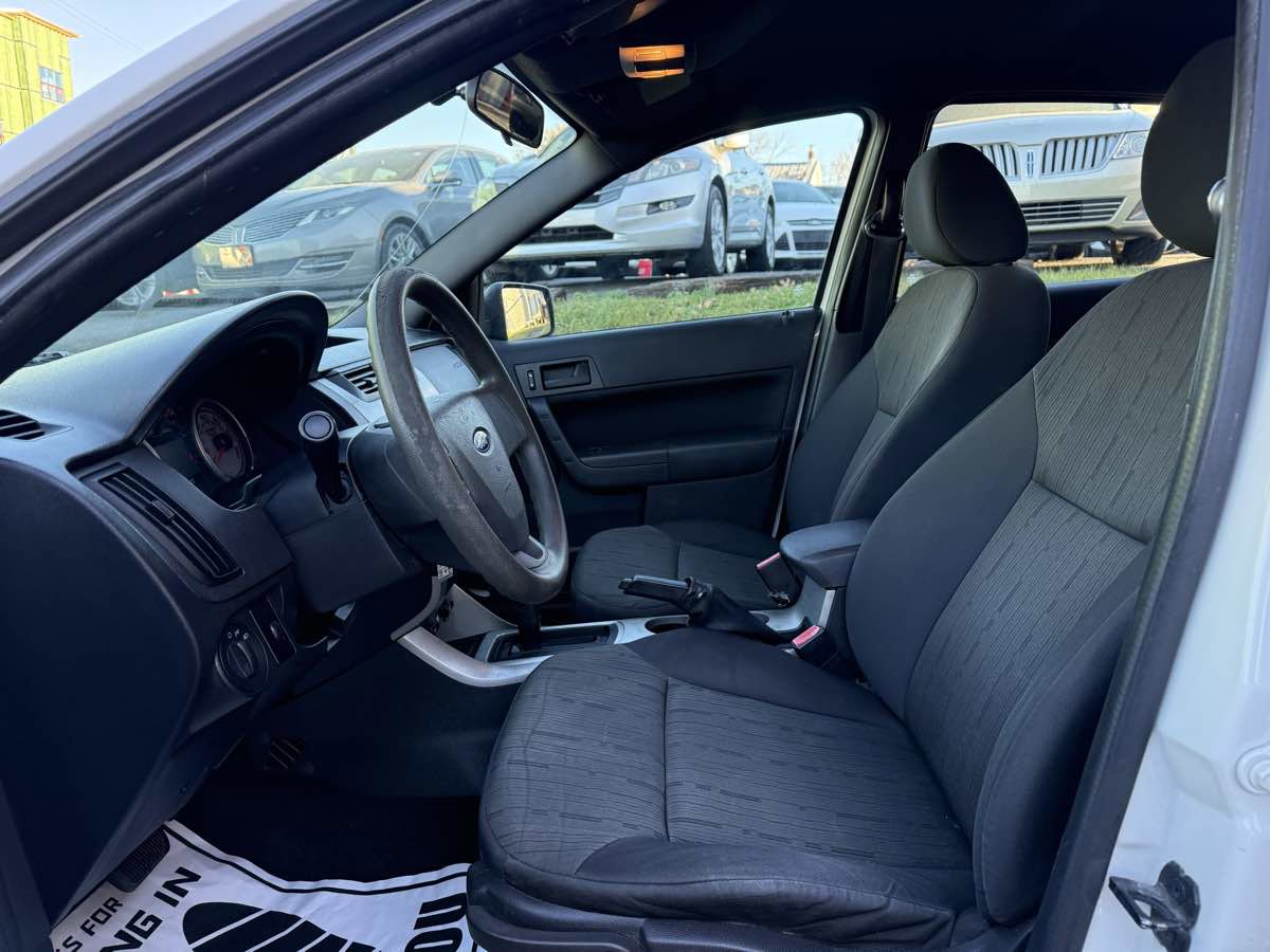 Used 2011 Ford Focus SE image 9