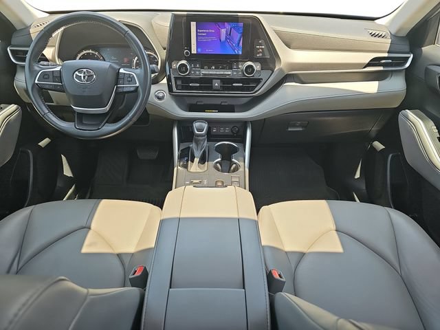 Used 2023 Toyota Highlander XLE FWD image 11