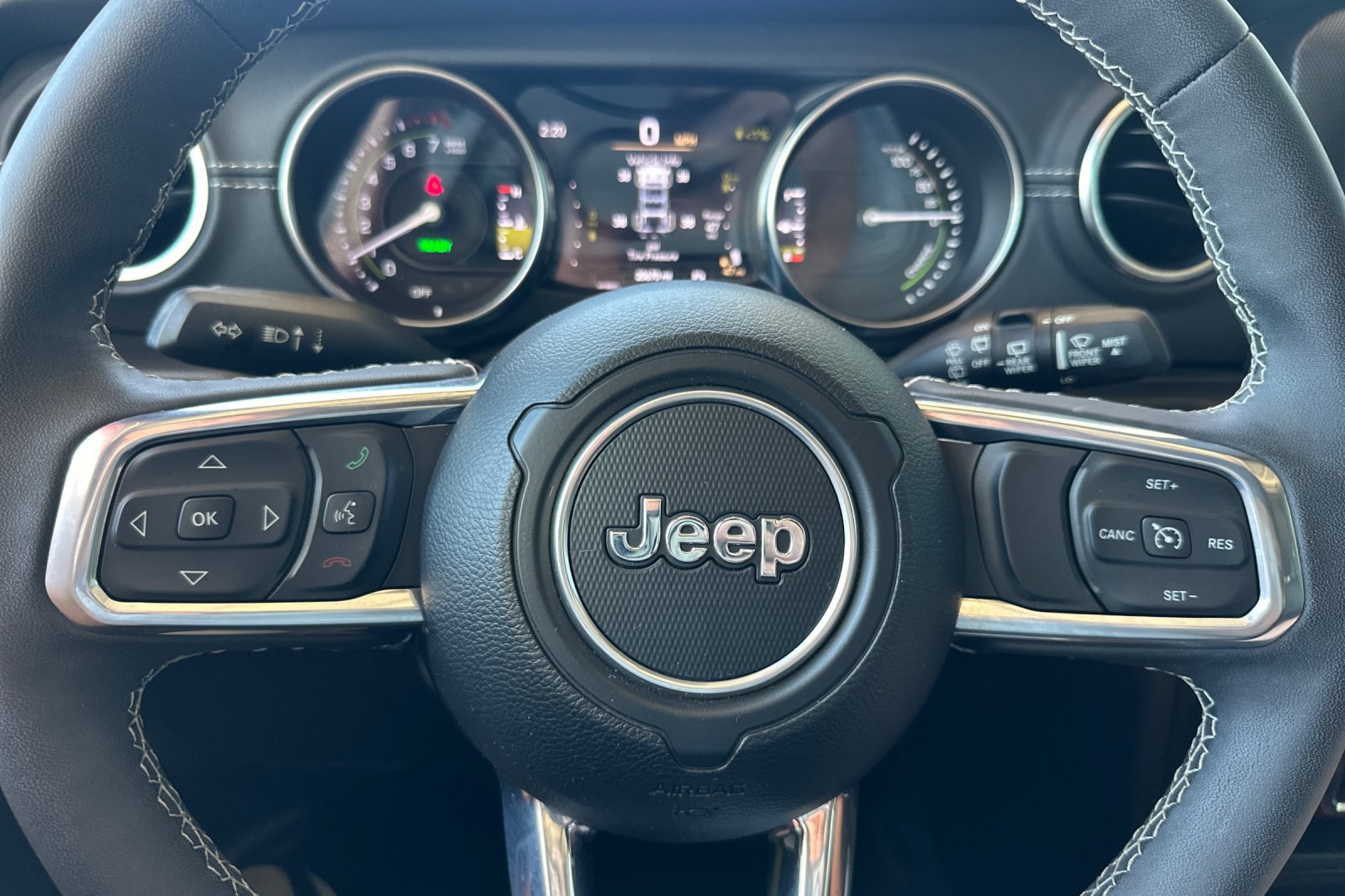 Used 2023 Jeep Wrangler Unlimited Sahara AWD/4WD image 26