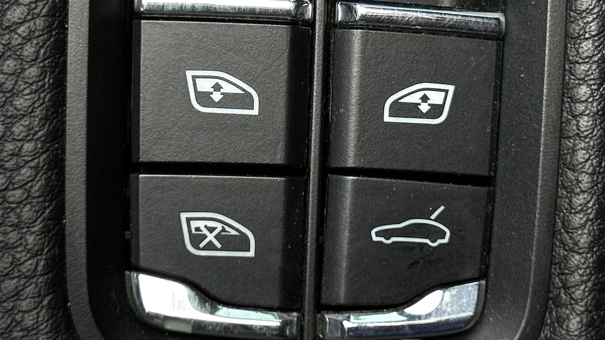 Used 2015 Porsche Panamera 4S image 47