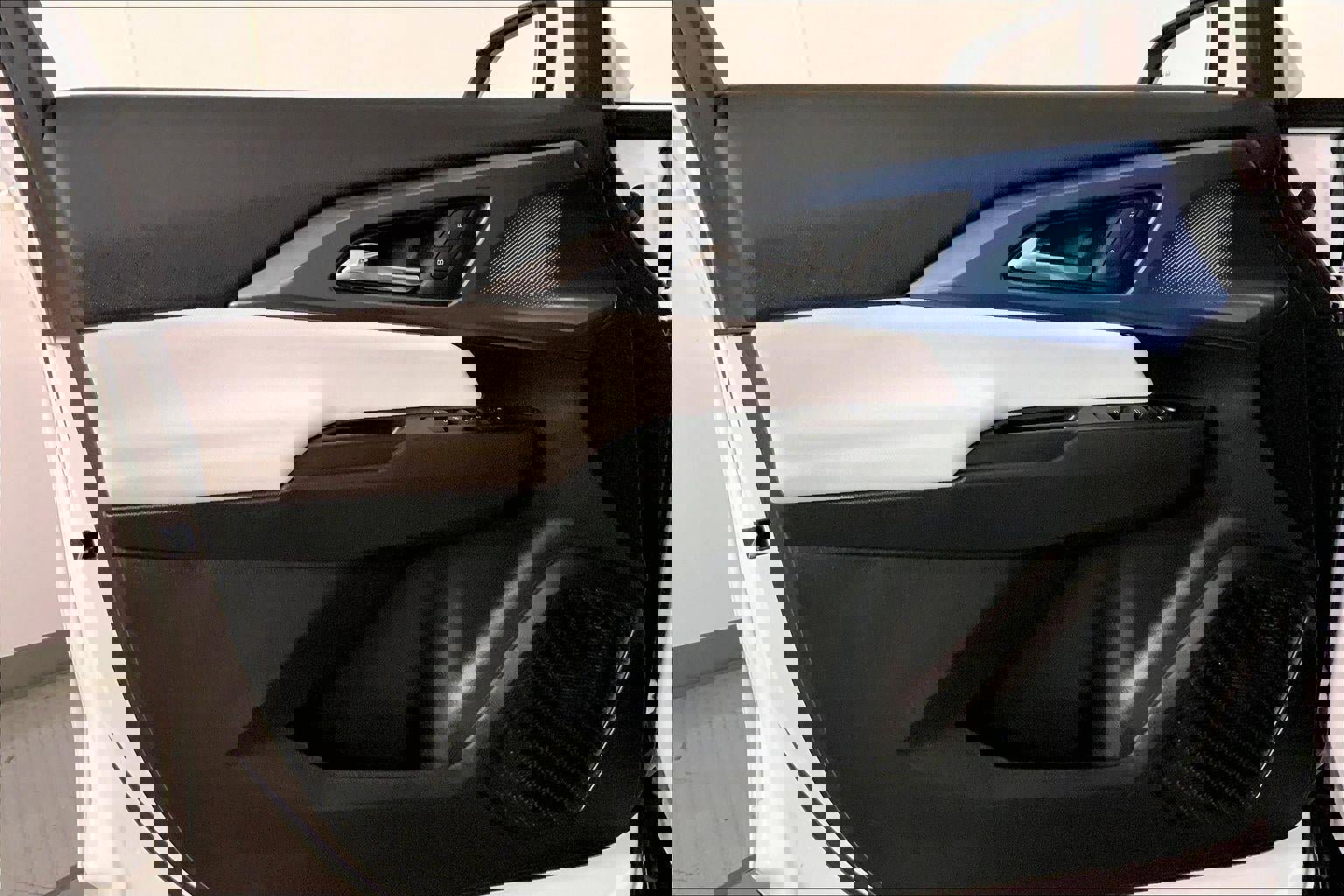 Used 2025 Chevrolet Equinox EV LT FWD image 24