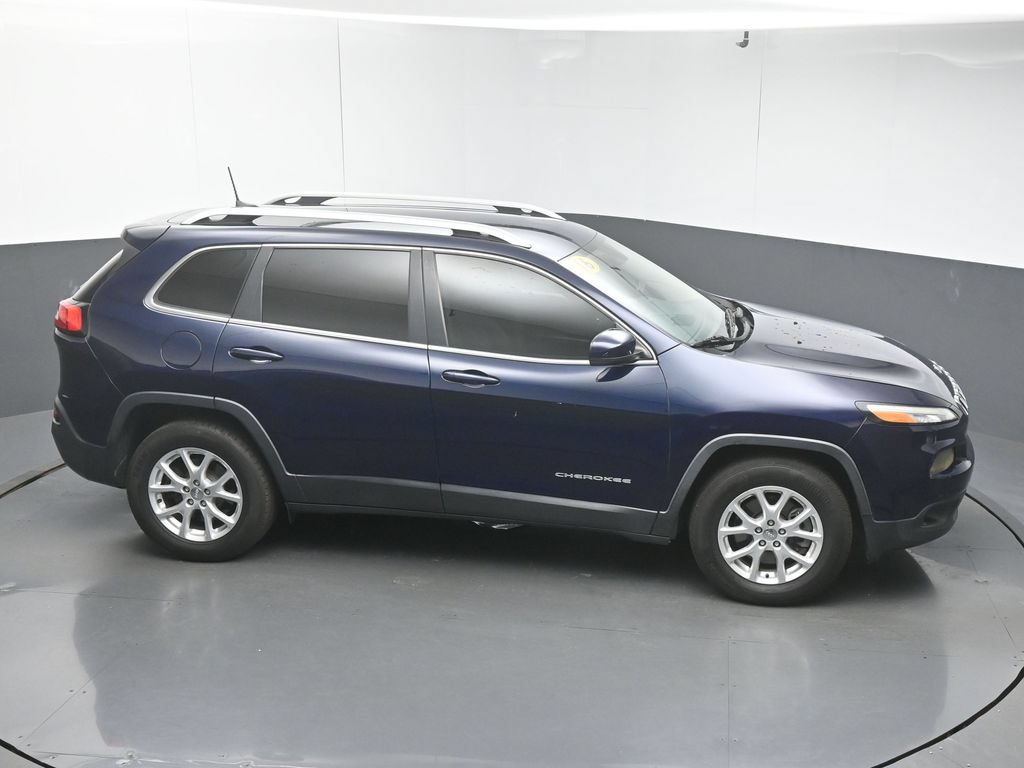 Used 2016 Jeep Cherokee Latitude w/ Safety/Convenience Group AWD/4WD image 31