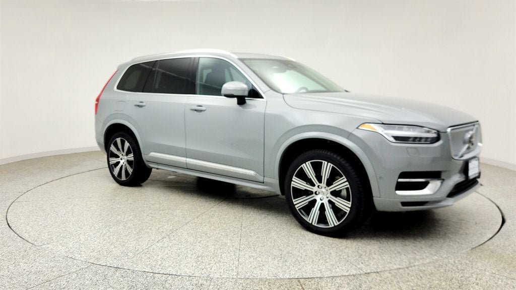 Used 2025 Volvo XC90 T8 Plus w/ Protection Package Premier AWD/4WD image 3