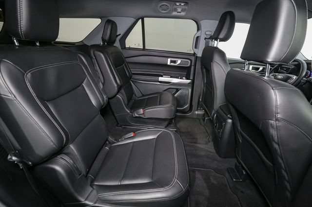Used 2023 Ford Explorer XLT w/ Equipment Group 202A AWD/4WD image 19