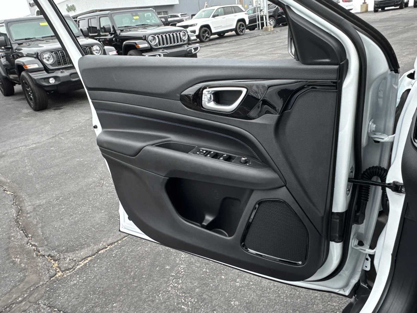New 2026 Jeep Compass Latitude AWD/4WD image 16