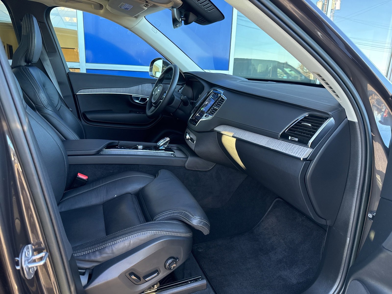 Used 2023 Volvo XC90 T8 Ultimate image 11