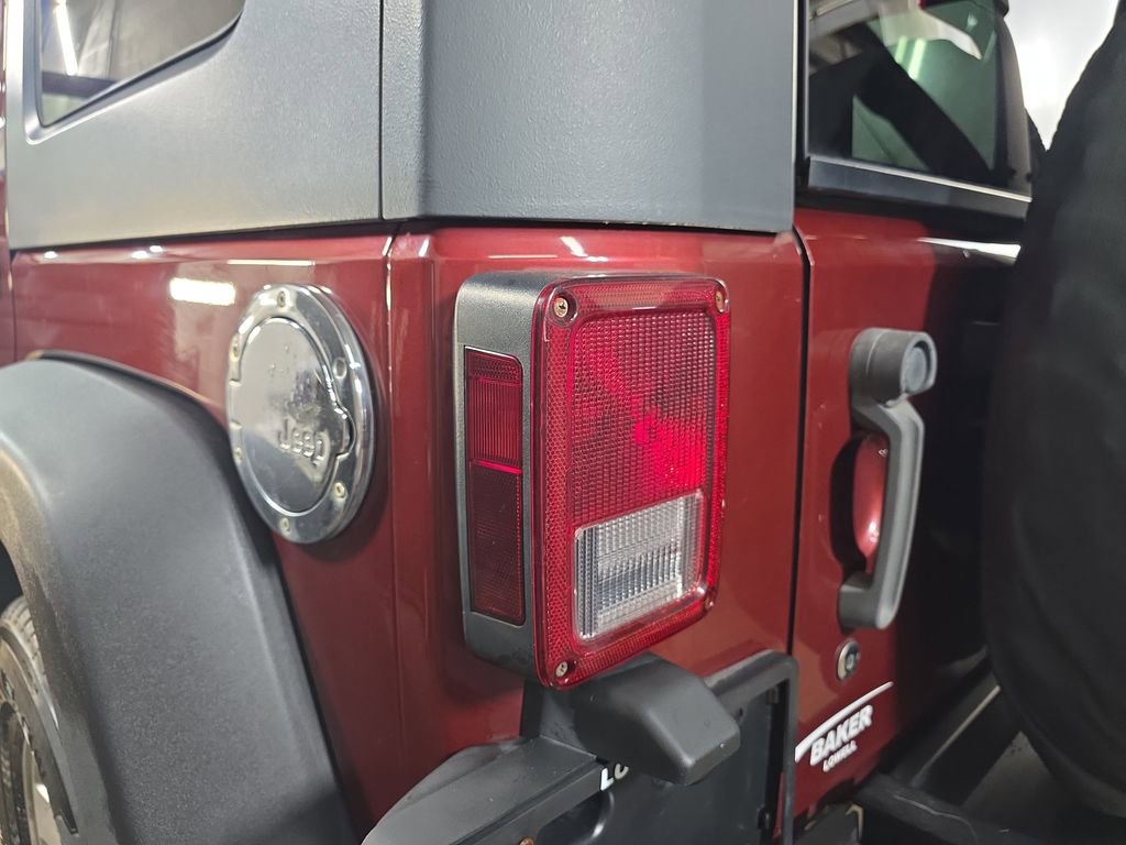 Used 2007 Jeep Wrangler Unlimited Rubicon w/ Dual Top Group image 29