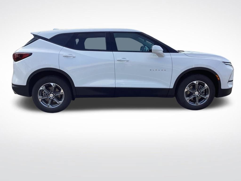 Used 2025 Chevrolet Blazer LT AWD/4WD image 12