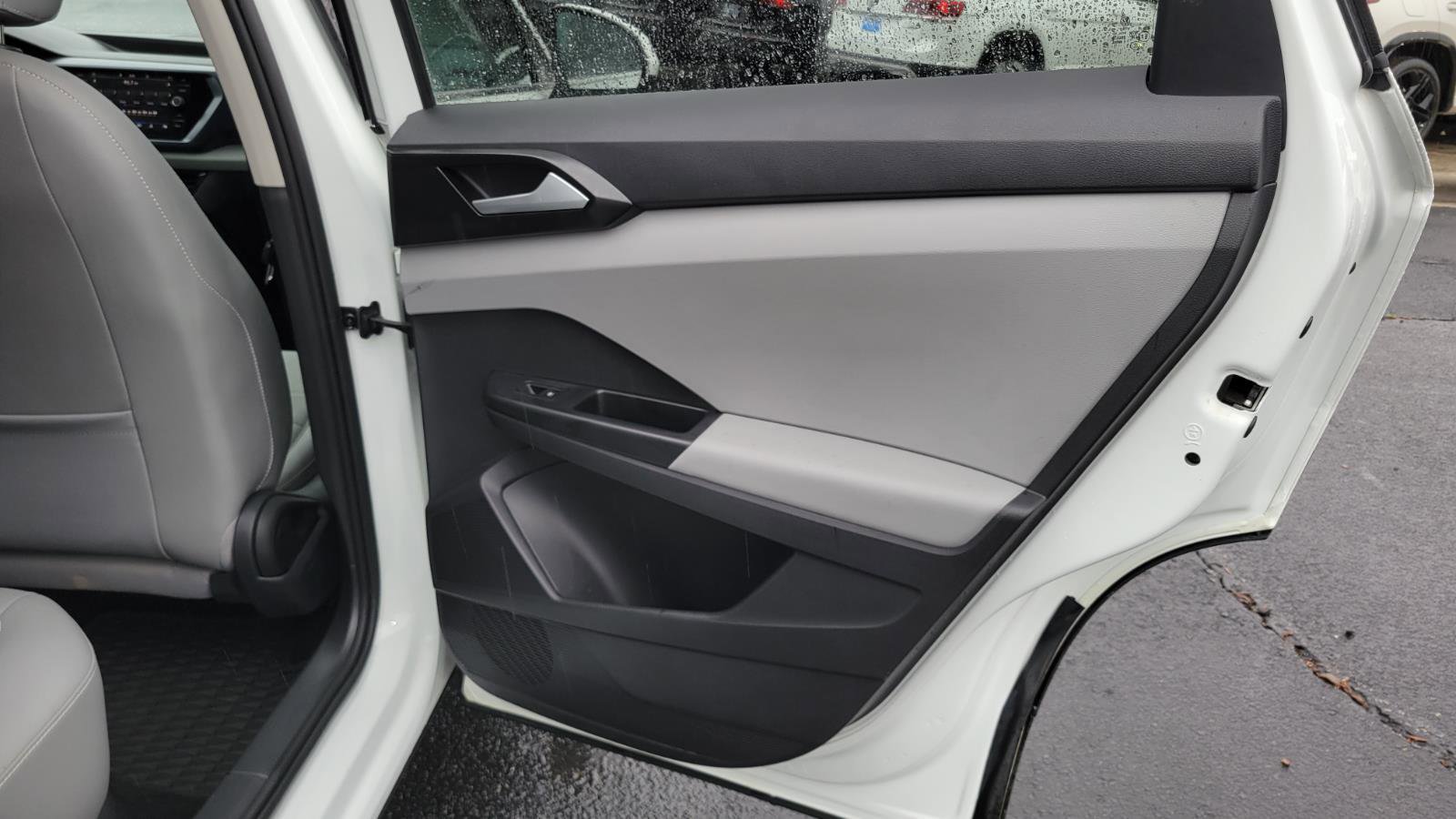 Used 2022 Volkswagen Taos SE w/ Panoramic Sunroof Package image 39