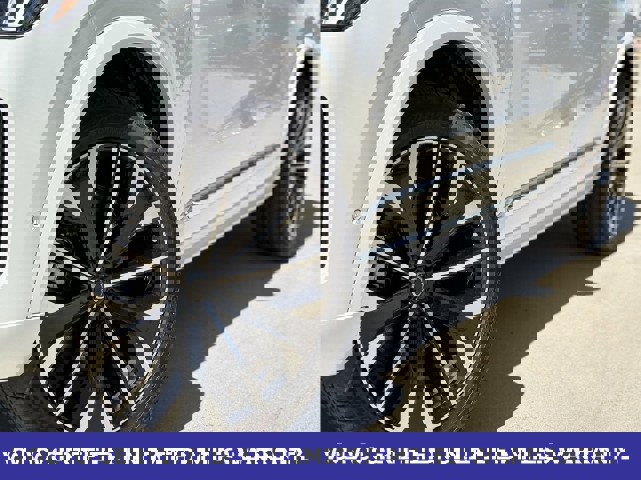 Certified 2025 Volvo XC90 B6 Plus image 10