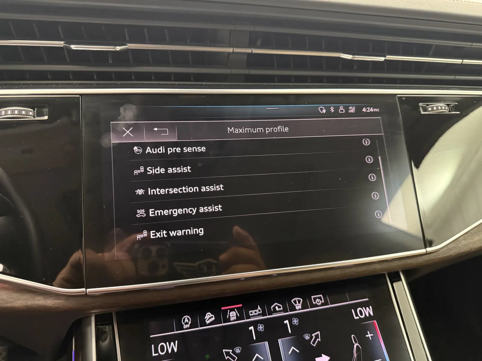 Used 2019 Audi Q8 Prestige w/ Adaptive Chassis Package AWD/4WD image 23