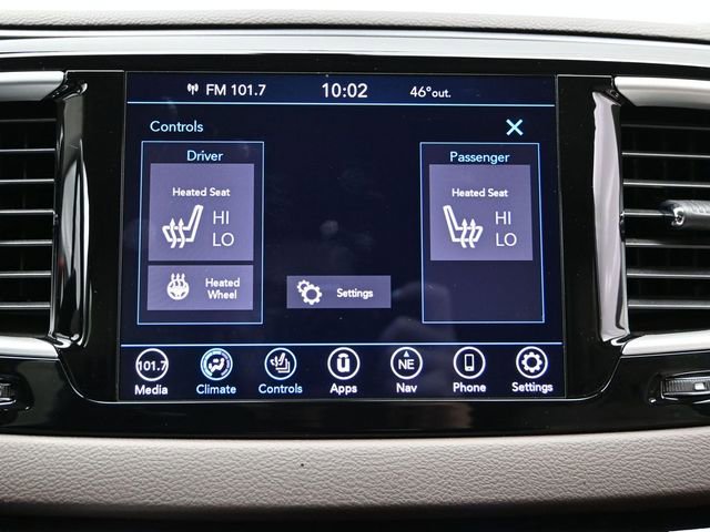 Used 2020 Chrysler Pacifica Touring-L w/ Tire & Wheel Group image 35