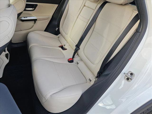 Used 2025 Mercedes-Benz GLC 300 image 17
