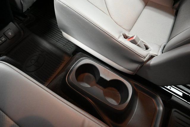 Used 2023 Toyota Highlander Limited image 12