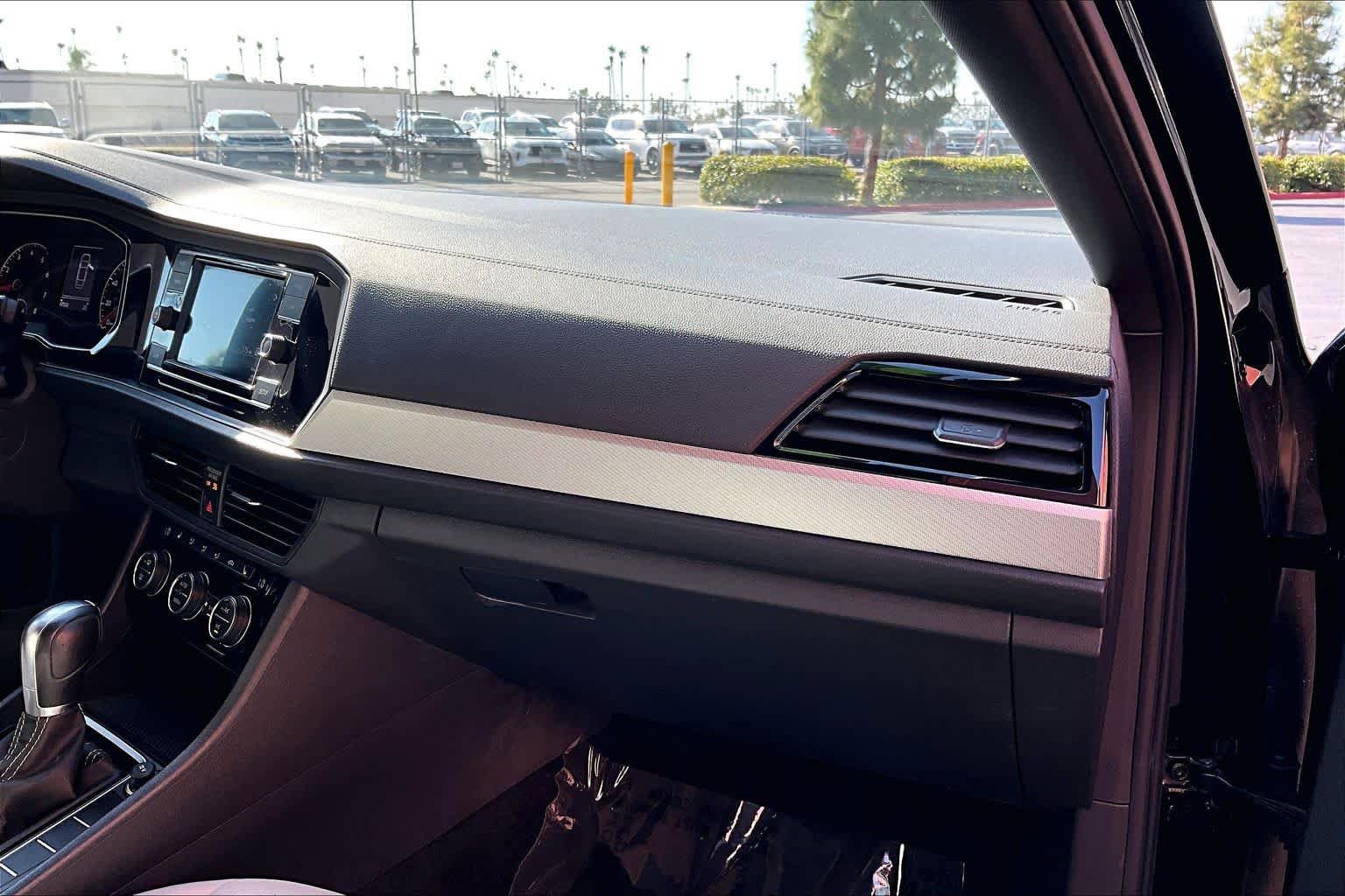 Used 2019 Volkswagen Jetta R-Line FWD image 17