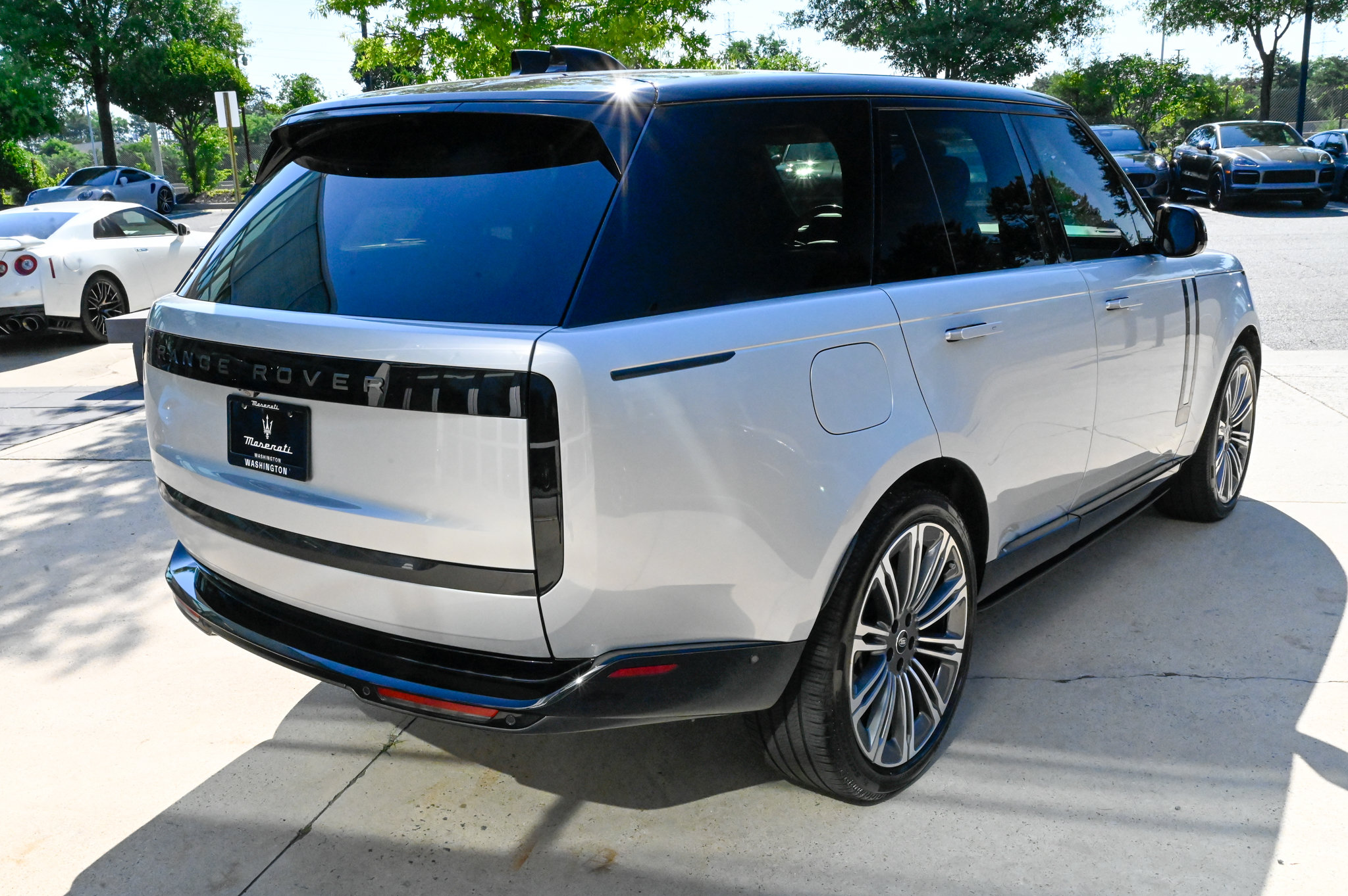 Used 2025 Land Rover Range Rover SE AWD/4WD image 5