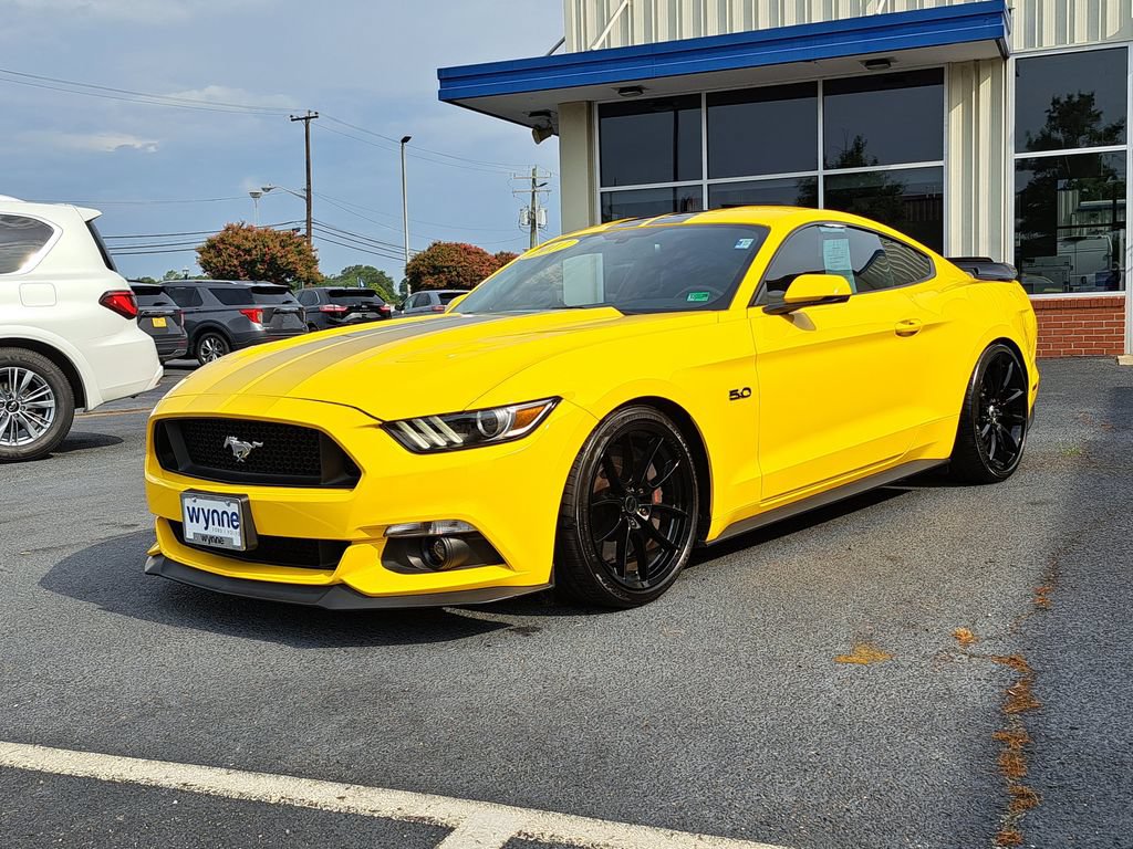 Used 2017 Ford Mustang GT Premium w/ GT Performance Package RWD image 3