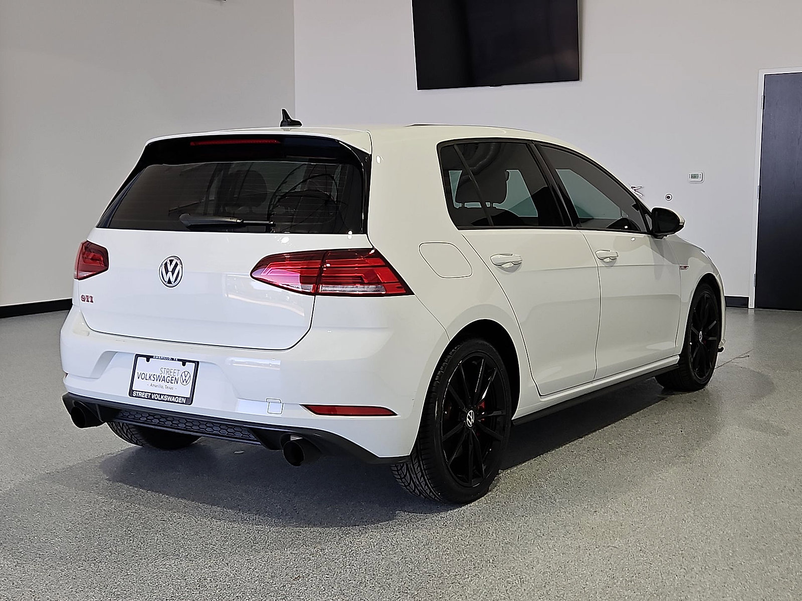 Used 2020 Volkswagen GTI SE FWD image 8