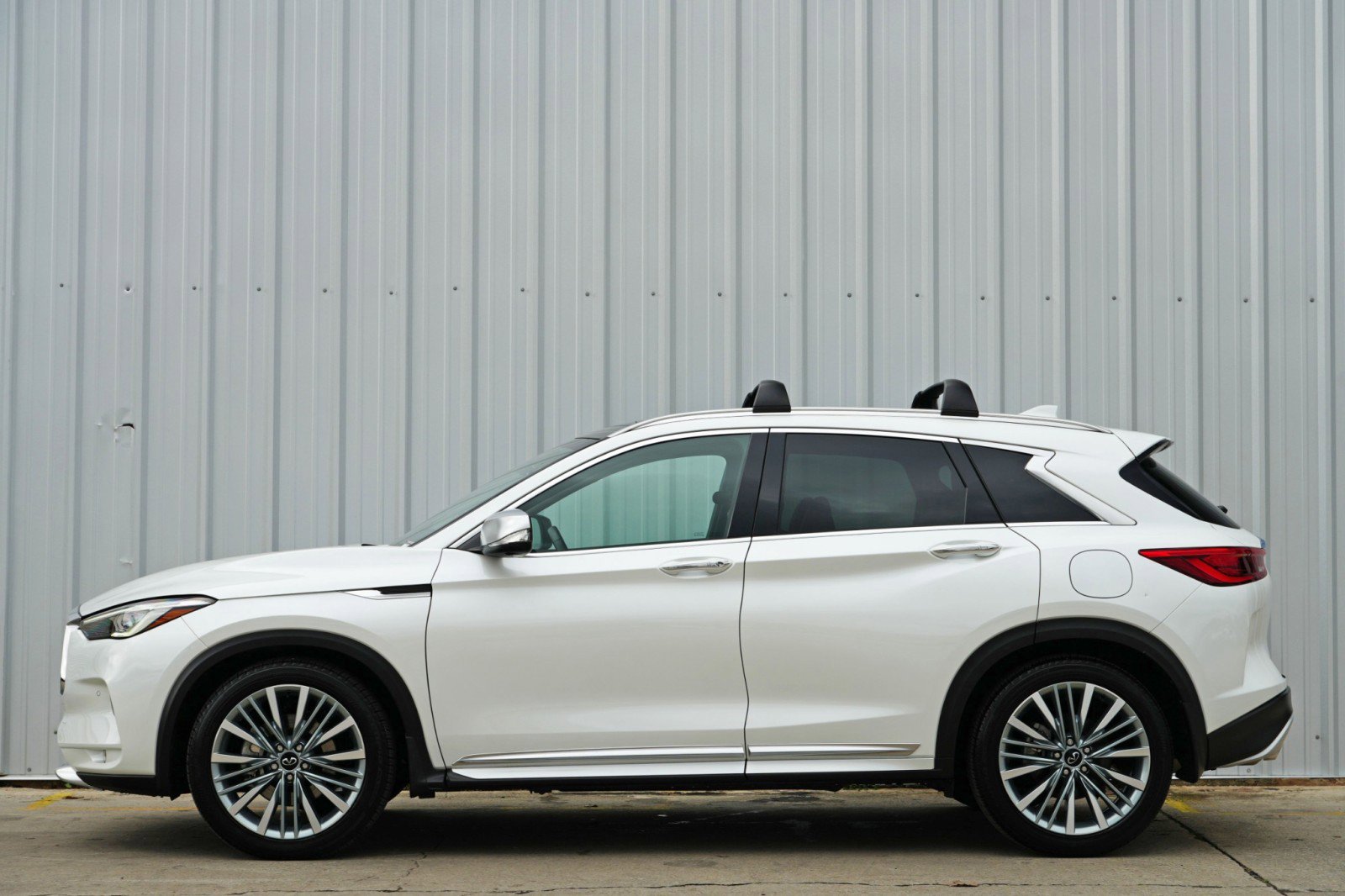 Used 2023 INFINITI QX50 Sensory w/ Accent Package image 9