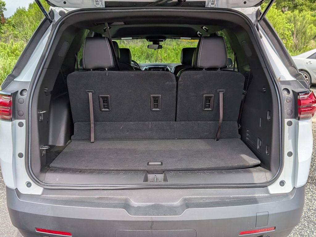 Used 2023 Chevrolet Traverse LT w/ LPO, Cargo Package FWD image 27