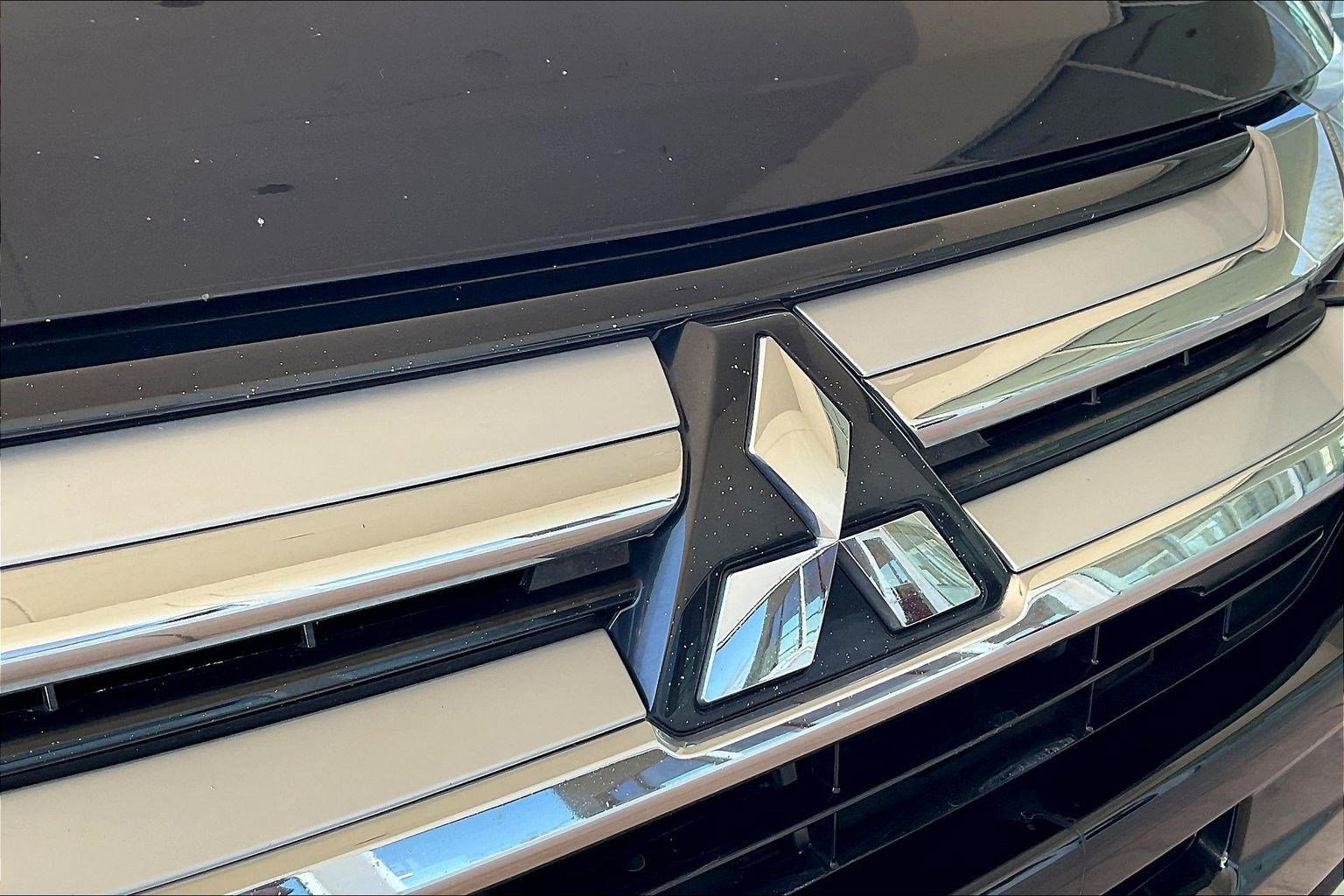 Used 2017 Mitsubishi Outlander SE image 30