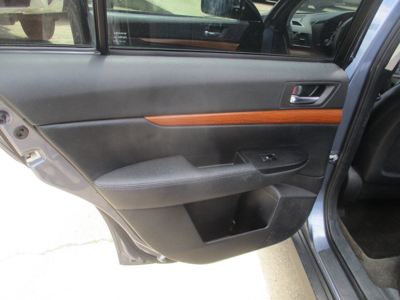 Used 2013 Subaru Outback 2.5i Limited AWD/4WD image 25