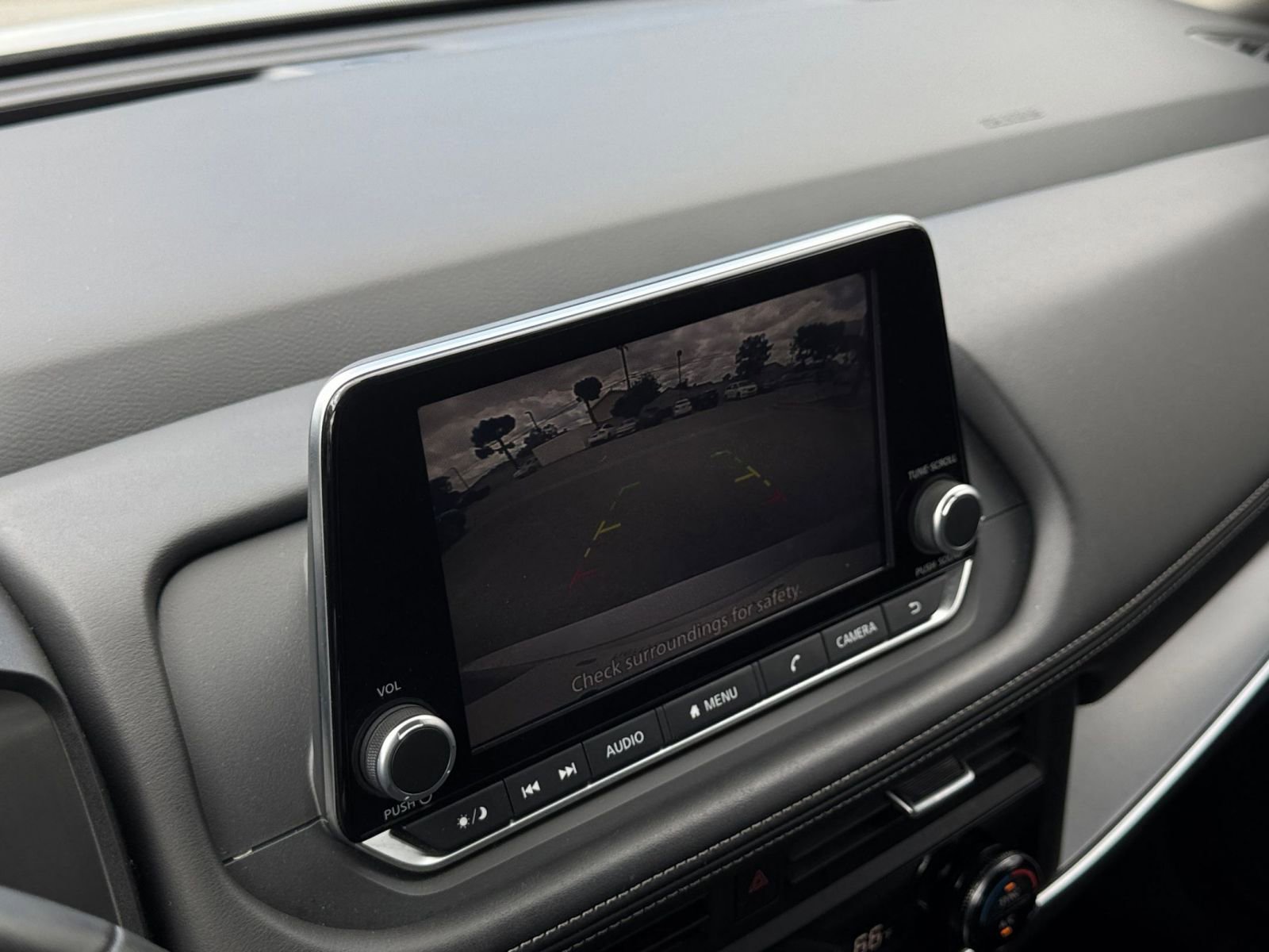 Used 2025 Nissan Rogue SV FWD image 25