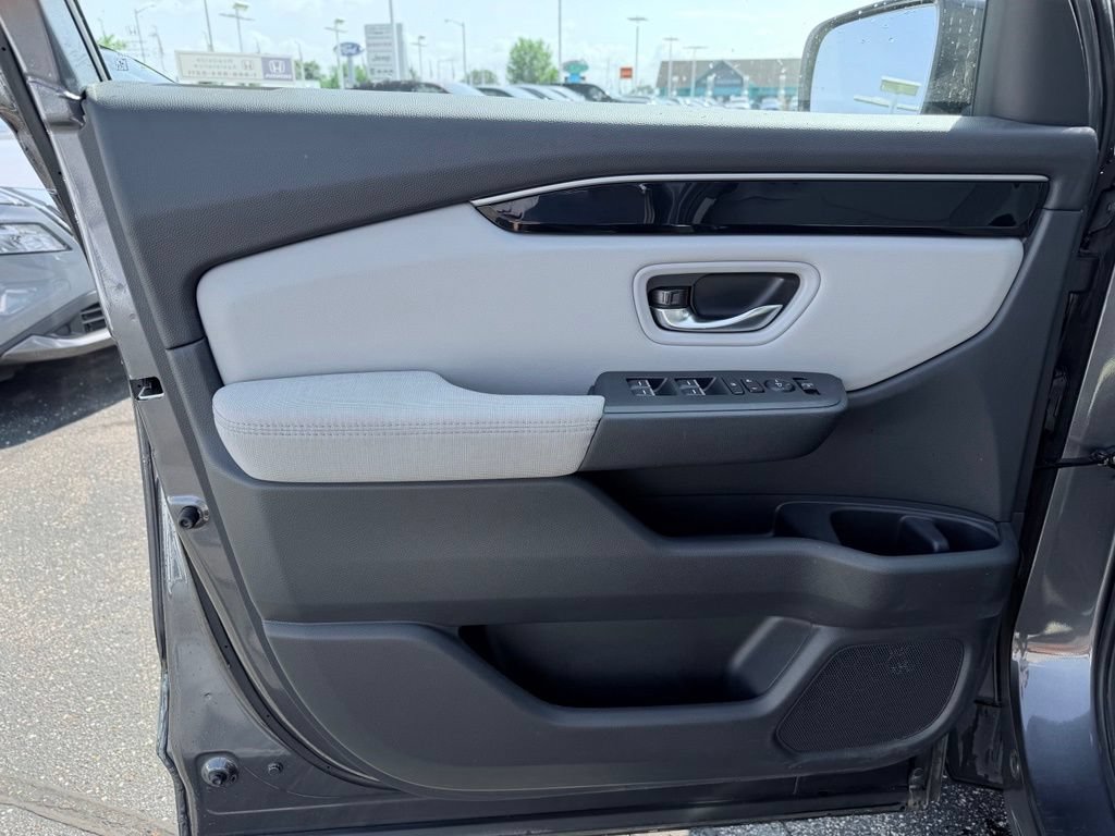 Used 2023 Honda Pilot LX image 11