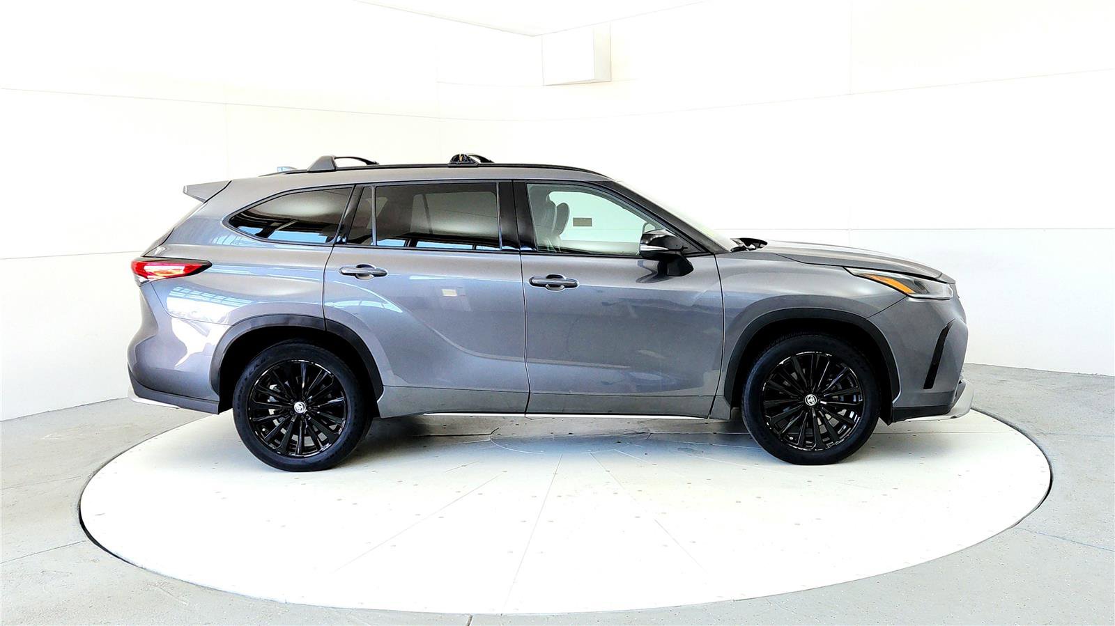 Used 2023 Toyota Highlander XSE AWD/4WD image 6