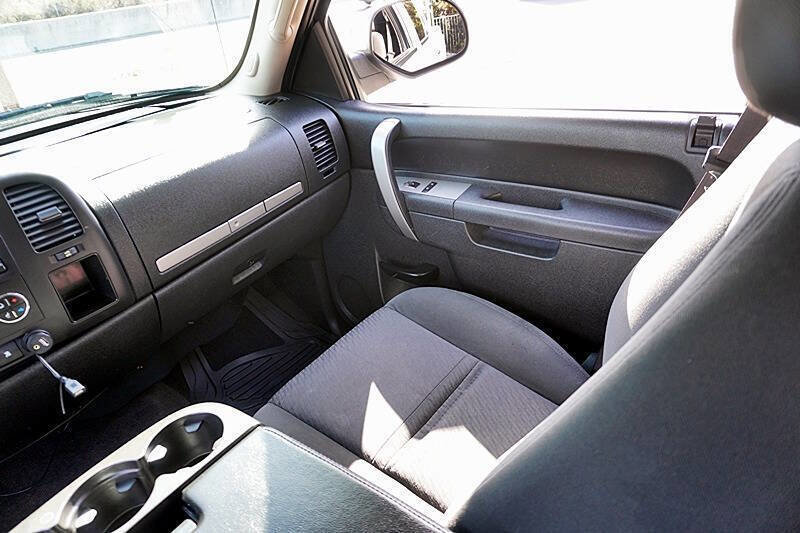 Used 2010 GMC Sierra 1500 SLE w/ Regional Value Package image 25