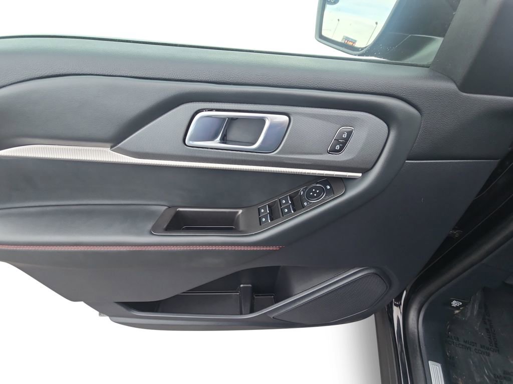 Used 2025 Ford Explorer ST-Line w/ ST-Line Street Pack image 22