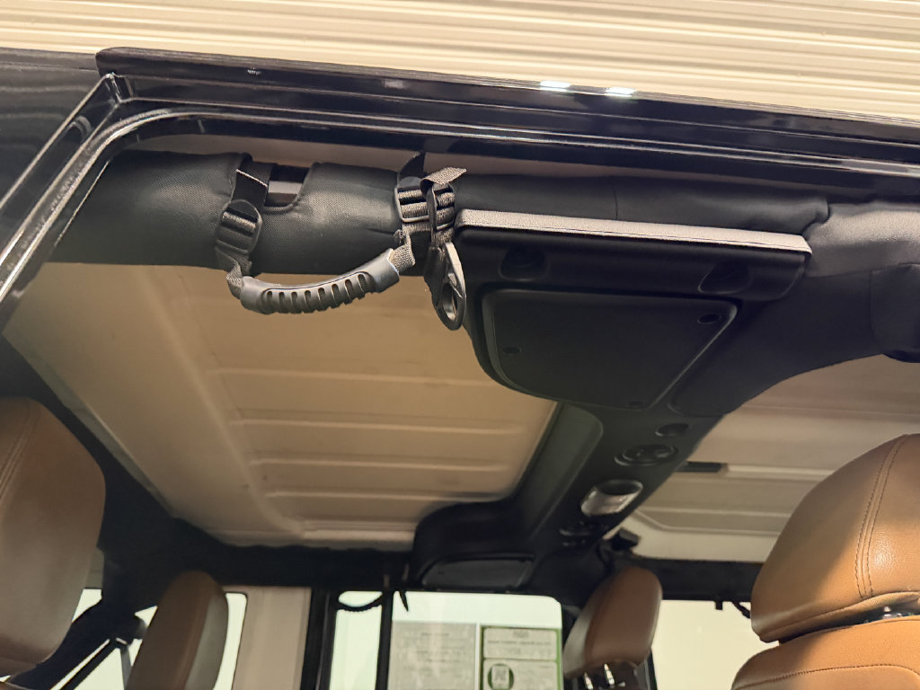 Used 2015 Jeep Wrangler Unlimited Sahara w/ Connectivity Group AWD/4WD image 16