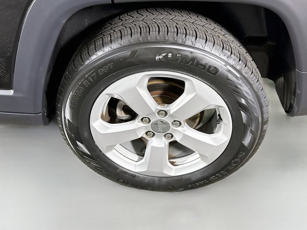 Used 2018 Jeep Compass Latitude AWD/4WD image 33