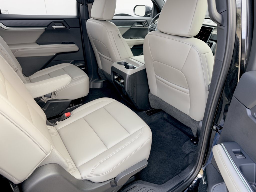 Certified 2026 GMC Acadia Elevation w/ Elevation Premium Package FWD image 29