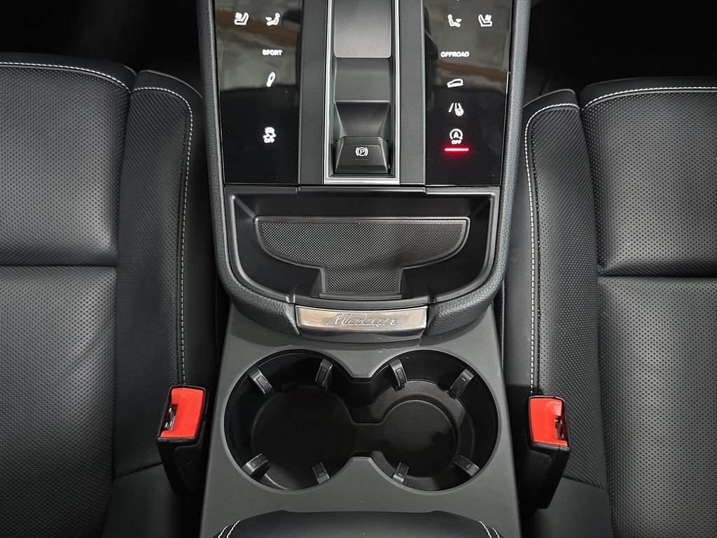 Certified 2025 Porsche Macan AWD/4WD image 20