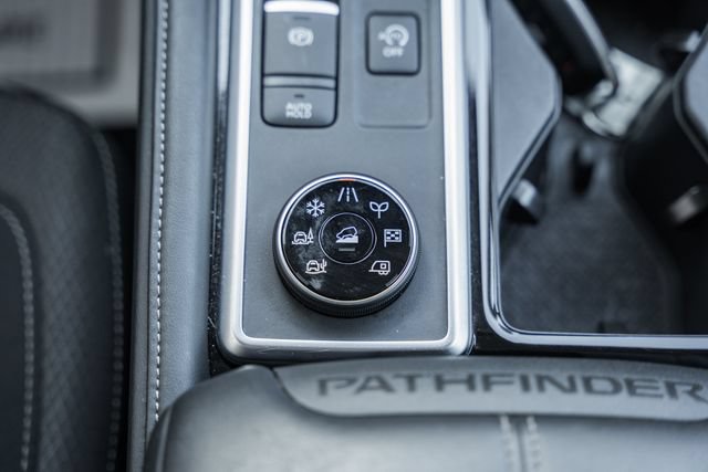 Used 2025 Nissan Pathfinder SV AWD/4WD image 31