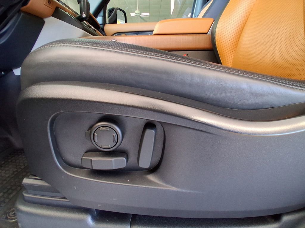 Used 2023 Land Rover Defender 90 X-Dynamic SE image 13
