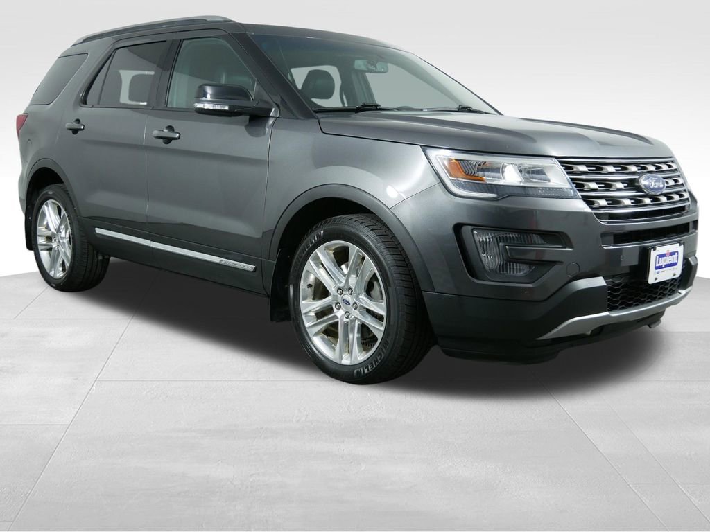 Used 2016 Ford Explorer XLT w/ Equipment Group 202A AWD/4WD image 2