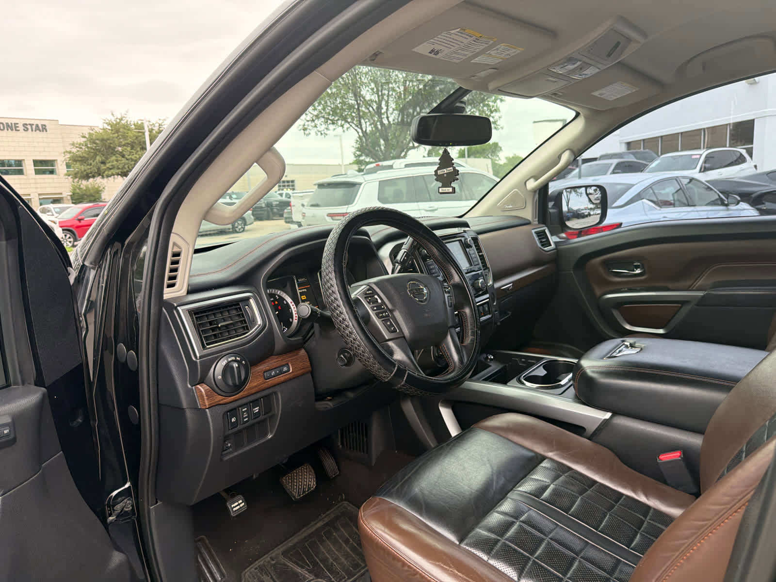 Used 2019 Nissan Titan Platinum Reserve w/ Platinum Utility Package AWD/4WD image 5